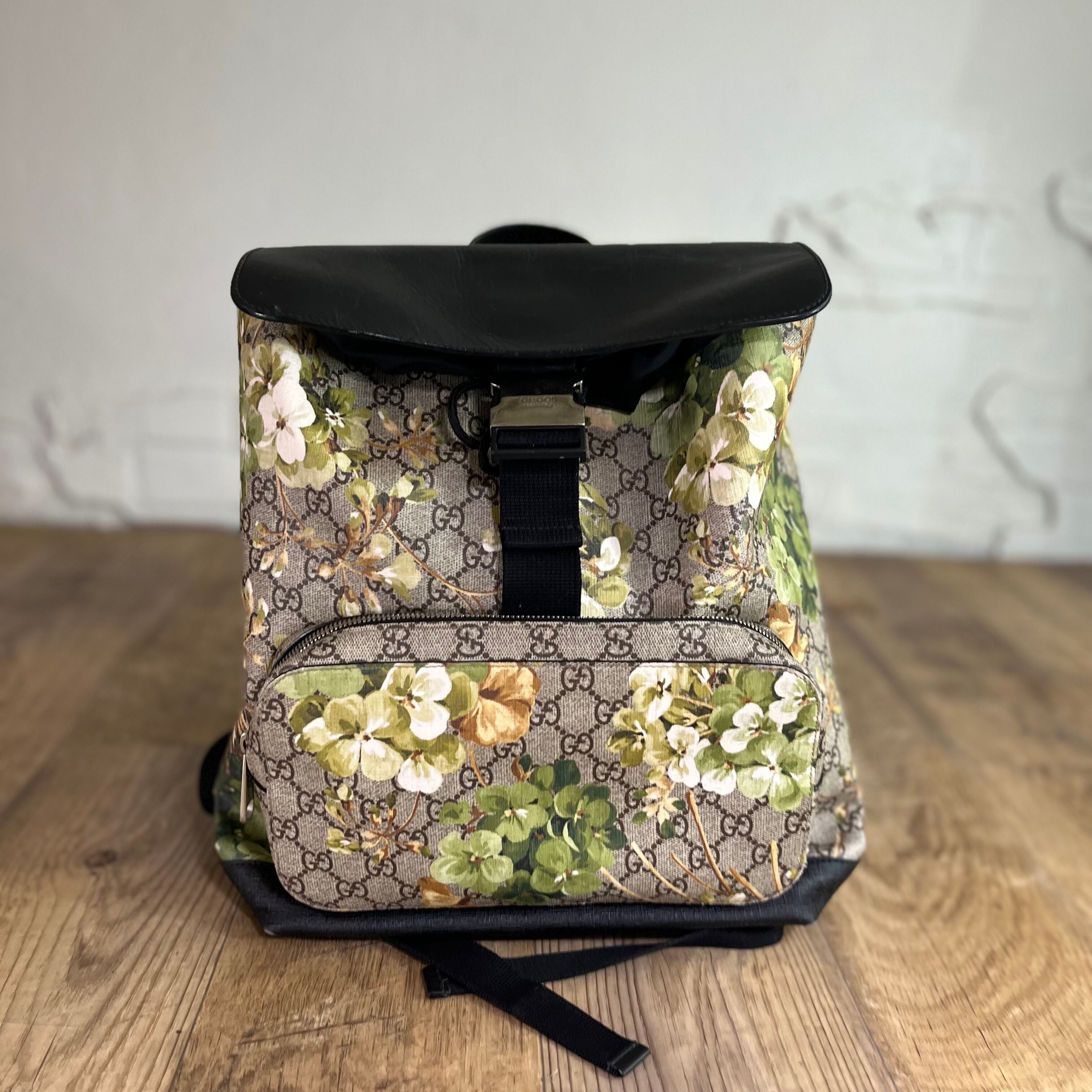 Gucci shops blooms backpack